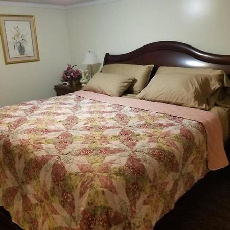 Cheap East Knoxville Basement Studio Exterior photo