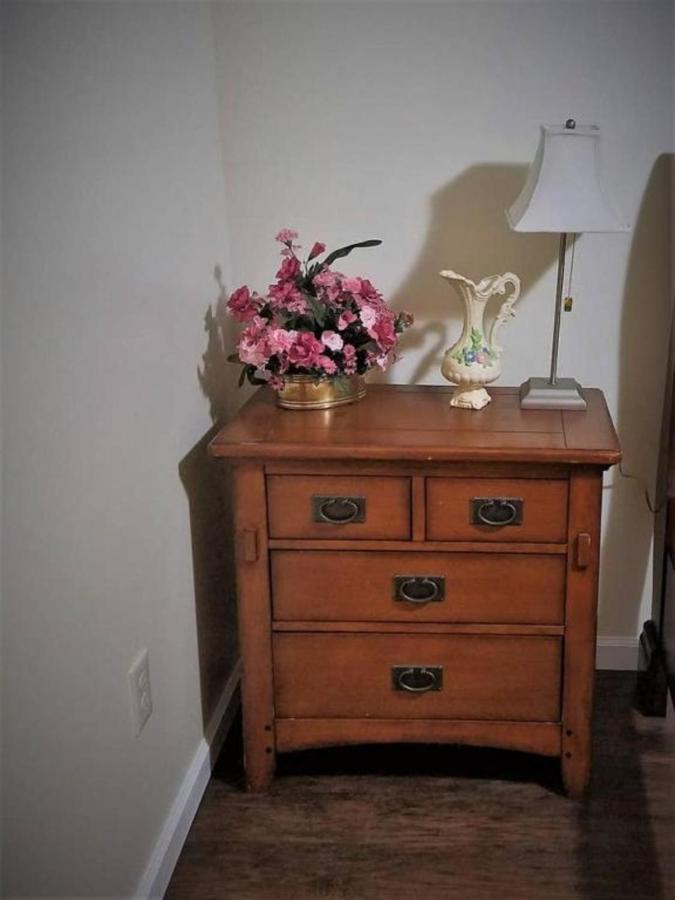 Cheap East Knoxville Basement Studio Exterior photo